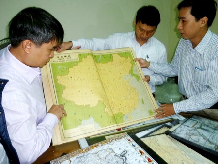 Tấm[-]bản[-]đồ[-]tổng[-]thể[-]của[-]Trung[-]Quốc[-]được[-]mang[-]ra[-]giới[-]thiệu